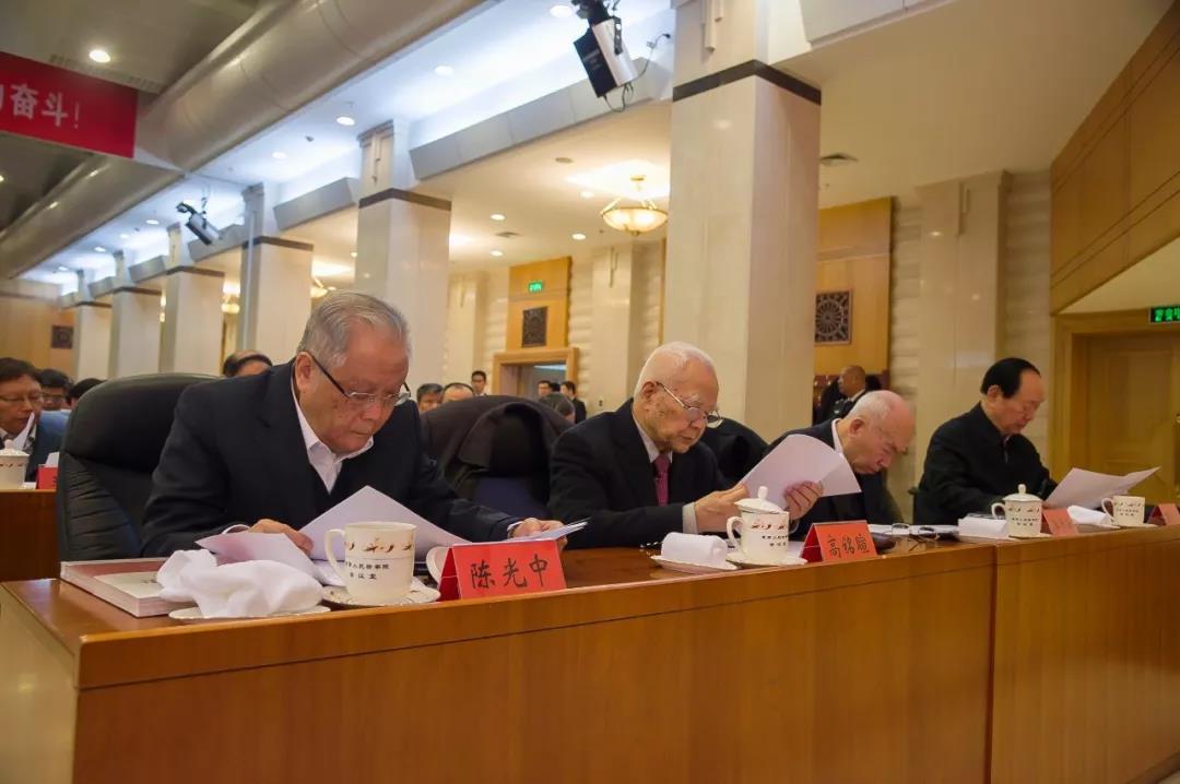 参加会议的部分全国人大代表和部分最高检专家咨询委员、特约检察员。程丁 摄 参加会议的部分全国人大代表和部分最高检专家咨询委员、特约检察员。程丁 摄