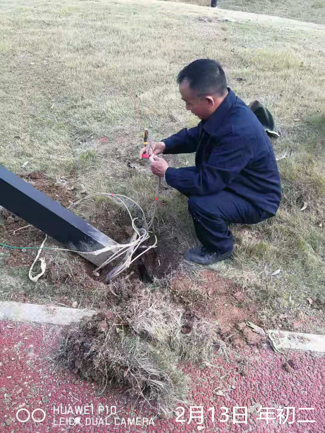 修复厕所旁路灯.jpg