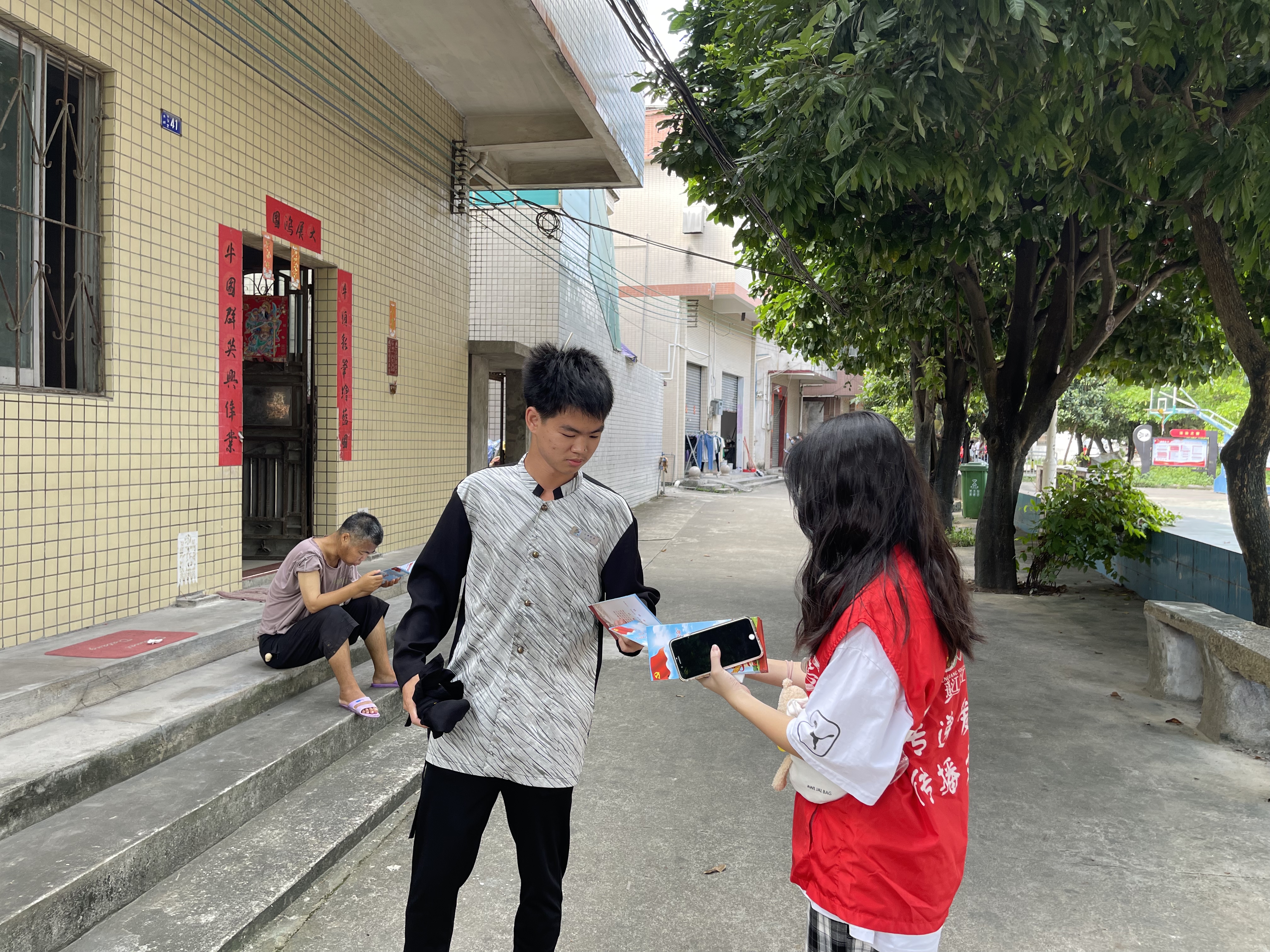 活动时间:2022年7月15日 单位:共青团澳洲幸运10
委员会 共青团杜阮镇委员会 服务对象:群众 服务内容:在杜阮镇木朗村开展“爱生命尊交规”文明交通知识宣传活动(3).jpg