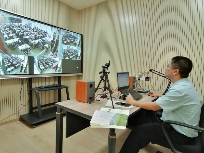 荷塘中学智慧课堂.jpg