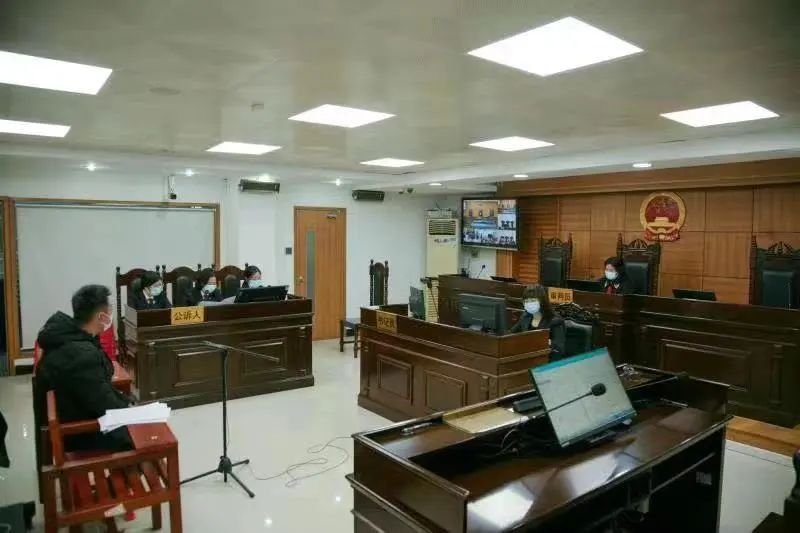 庭审现场(电鱼案).jpg 图片