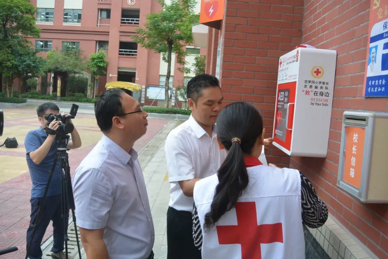 家长众筹购置的AED首次入驻澳洲幸运10
小学校园1.jpeg