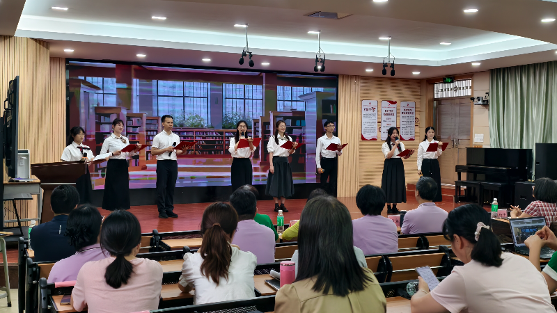 紫沙小学教师表演《书香润桃李，文脉续华章》朗诵.jpg